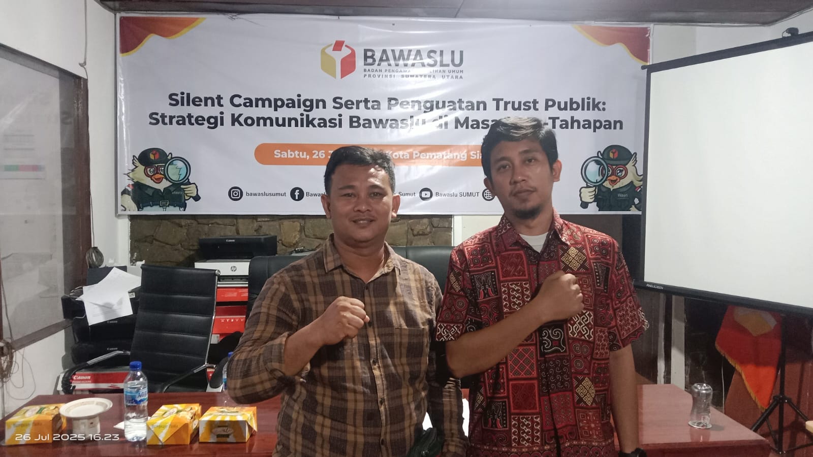 Staf Divisi Humas dan Datin Bawaslu Nias Selatan mengikuti Pelatihan Bertajuk Silent Campaign Serta Penguatan Trust Publik: Strategi Komunikasi Bawaslu di Masa Non-Tahapan yang diselenggarakan oleh Bawaslu Provinsi Sumatera Utara Bertempat di Kantor Bawaslu Kota Pematang Siantar (Sabtu, 26/07/2025)