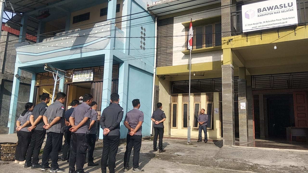 Dokumentasi Pelaksanaan Apel Pagi di Lingkungan Sekretariat Bawaslu Kabupaten Nias Selatan, (Senin, 04/08/2025)