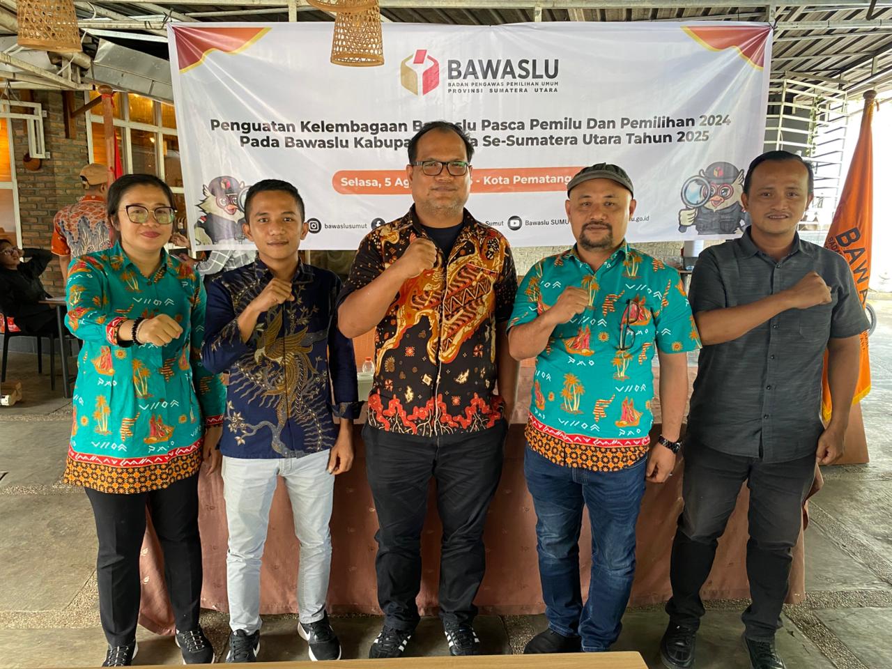 Ketua Bawaslu Kabupaten Nias Selatan (Neli Pesta Hartati Zebua) mengikuti Kegiatan Penguatan Kelembagaan Bawaslu Pasca Pemilu dan Pemilihan 2024 yang dilaksanakan bagi seluruh Bawaslu Kabupaten/Kota se-Sumatera Utara yang digelar di Café Asana Garden Pematang Siantar (Selasa, 05/08/2025)