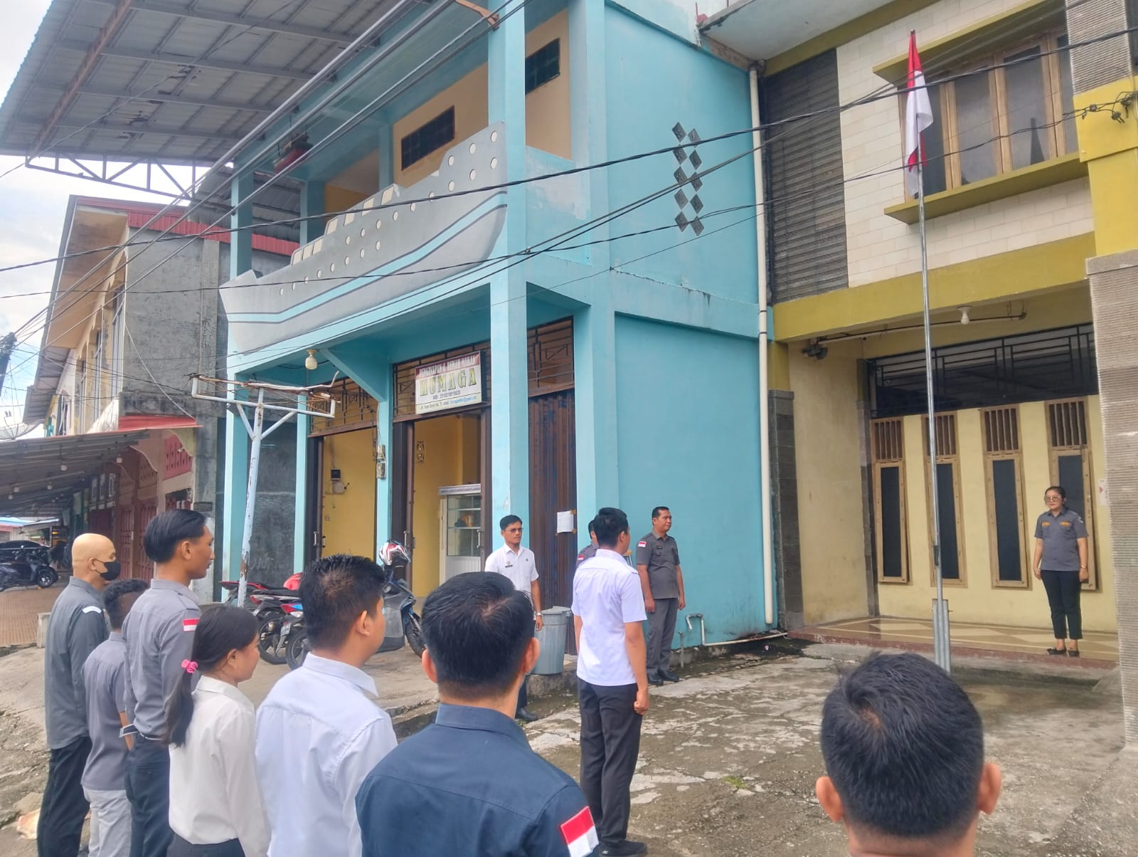 Foto: Pelaksanaan Apel Pagi dihalaman Kantor Bawaslu Kabupaten Nias Selatan, Teluk Dalam (Senin, 22 September 2025)