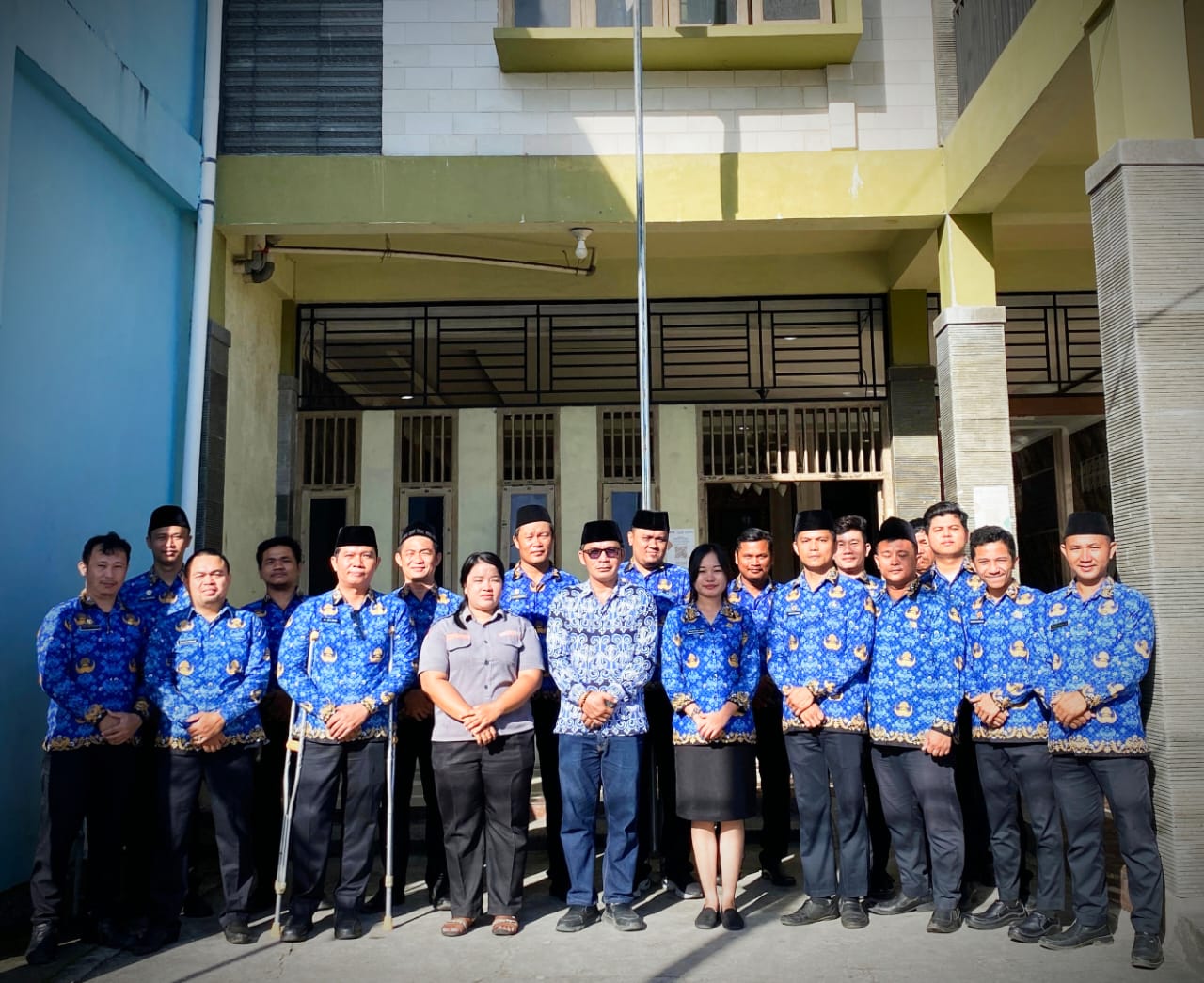 Foto: Pelaksanaan Upacara Peringatan Hari Ibu ke-97 Tahun 2025 di Halaman Kantor Bawaslu Kabupaten Nias Selatan Jl. Imam Bonjol No. 36 Kel. Pasar Telukdalam kab. Nias Selatan, (Senin, 22/12/2025)