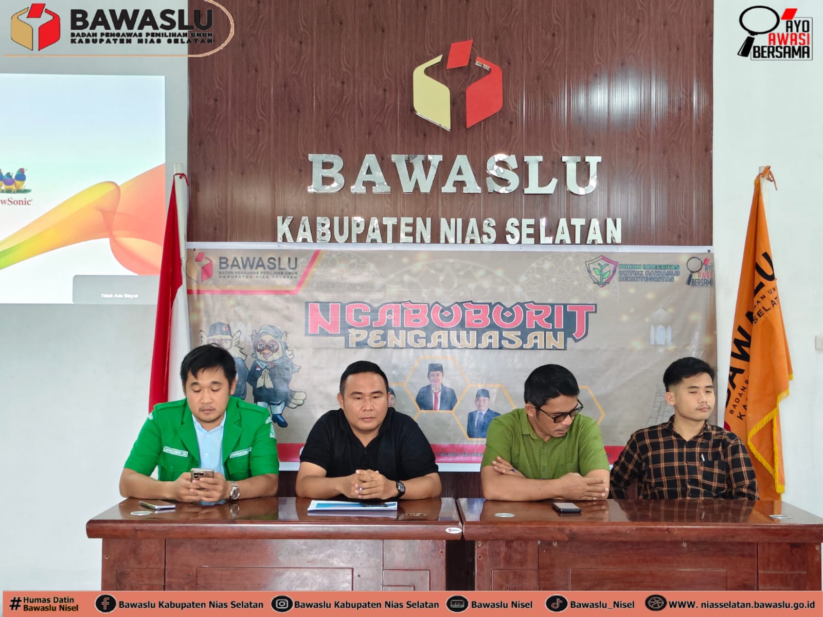 Foto: Anggota Bawaslu Nias Selatan bersama GP Ansor Nias Selatan dan BEM Universitas Nias Raya bertempat di Jln. Baloho Indah, Kelurahan Pasar Telukdalam (Jumat, 06/03/2026)