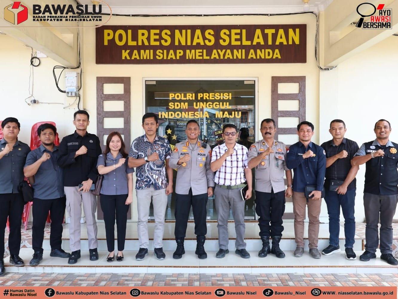 Foto: Anggota Bawaslu Kabupaten Nias Selatan Yosua Buulolo (Kordiv HP2H) di dampingi oleh Kasubbag administrasi, Kasubbag Hukum, Humas dan Datin serta Staf bersama Kapolres Nias Selatan AKBP Alfian Tri Permadi, S.I.K., M.H. didampingi oleh Kasat Intelkam AKP Yafao Niasman Lase, S.I.P dan Kabag OPS AKP Bruno Harefa (Kamis, 04/08/2026)