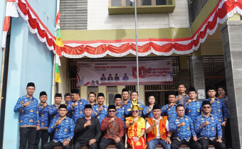 Foto Bersama Perayaan HUT Kemerdekaan Republik Indonesia yang Ke-80 di Lingkungan Bawaslu Kabupaten Nias Selatan, Teluk Dalam (Minggu, 17/08/2025)