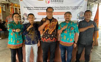 Ketua Bawaslu Kabupaten Nias Selatan (Neli Pesta Hartati Zebua) mengikuti Kegiatan Penguatan Kelembagaan Bawaslu Pasca Pemilu dan Pemilihan 2024 yang dilaksanakan bagi seluruh Bawaslu Kabupaten/Kota se-Sumatera Utara yang digelar di Café Asana Garden Pematang Siantar (Selasa, 05/08/2025)