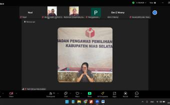 Foto: Ketua Bawaslu Nias Selatan, Kepala Sekretariat, serta staf Bawaslu Kabupaten Nias Selatan menghadiri Rapat Koordinasi Pembahasan Daftar Inventarisasi Masalah (DIM) Peraturan Bawaslu Nomor 3 Tahun 2022 tentang Tata Kerja dan Pola Hubungan Pengawas Pemilihan Umum, Selasa (19/8/2025)