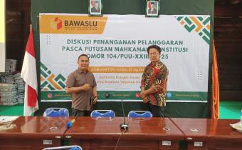 Foto: Anggota Bawaslu Kabupaten Nias Selatan (Romanus Halawa) bersama Staf mengikuti undangan Diskusi Penanganan Pelanggaran Pasca Putusan Mahkamah Konstitusi Nomor 104/PUU-XXIII/2025 yang diselenggarakan oleh Bawaslu Provinsi Sumatera Utara, Kamis (21/8/2025)