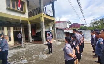 Foto: Pelaksanaan Apel Pagi dilingkungan Kantor Bawaslu Kabupaten Nias Selatan, (senin, 15/12/2025)