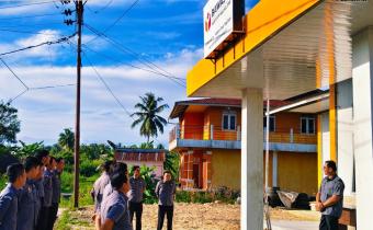 Foto: Pelaksanaan Apel di Lingkungan Kantor Bawaslu Kabupaten Nias Selatan yang beralamat di Jalan Baloho Indah, Kelurahan Pasar Teluk Dalam (Senin, 12/01/2026)