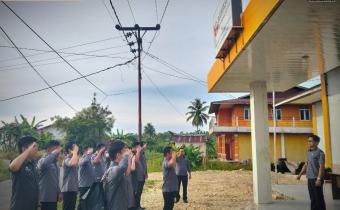 Foto: Kegiatan apel pagi dan rapat rutin kelembagaan di Kantor Bawaslu Kabupaten Nias Selatan yang beralamat di Jalan Baloho Indah, Kelurahan Pasar Teluk Dalam (Senin, 19/01/2026)