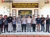 Foto: Anggota Bawaslu Kabupaten Nias Selatan Yosua Buulolo (Kordiv HP2H) di dampingi oleh Kasubbag administrasi, Kasubbag Hukum, Humas dan Datin serta Staf bersama Kapolres Nias Selatan AKBP Alfian Tri Permadi, S.I.K., M.H. didampingi oleh Kasat Intelkam AKP Yafao Niasman Lase, S.I.P dan Kabag OPS AKP Bruno Harefa (Kamis, 04/08/2026)